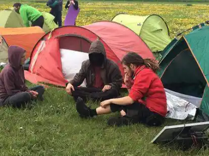 Warten jetzt erst einmal ab: Die Bewohner des Protest-Camps.