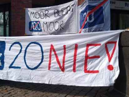 K&auml;mpfen weiter gegen den Bau der A20: die Mitglieder des B&uuml;ndnisses &bdquo;Moor bleibt Moor&ldquo;.