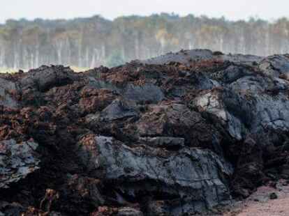 Eine Torfhalde in einem Landschaftsschutzgebiet: In Edewecht sollen weiter gro&szlig;fl&auml;chige Moorfl&auml;chen abgebaut werden.