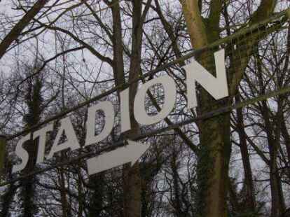 Das Stadion Bad Zwischenahn: Gab es Druck aus der Politik auf die GVO-Versicherung, um das Flutlicht zu verhindern?