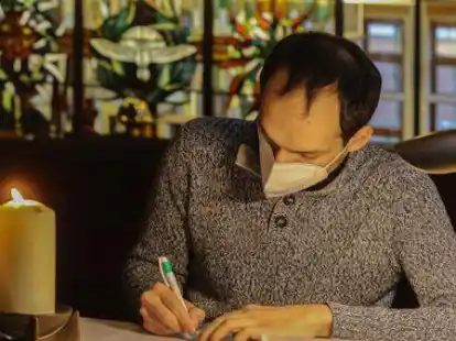 In der Martin-Luther-Kirche: Der Oldenburger Tammo Helms geh&ouml;rte schon im Februar zu den Teilnehmern des Bibelprojektes.