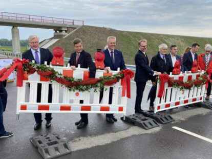 Die Freigabe der Bundesstra&szlig;e 211. Bild