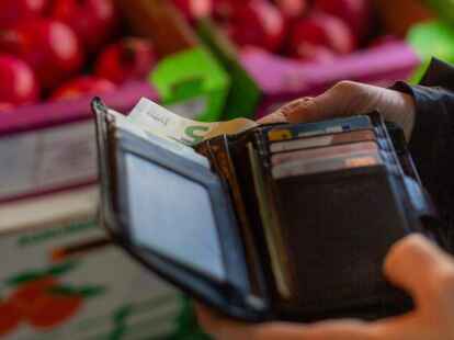 Die EU-Kommission will im Sommer ein Paket von Gesetzesvorschl&auml;gen zur Bek&auml;mpfung der Geldw&auml;sche vorlegen. Foto: Fernando Gutierrez-Juarez/dpa-Zentralbild/dpa