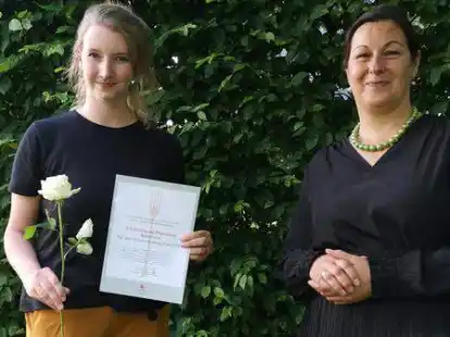 Ursula-Hudson-Preis, Judith Busch vom Ern&auml;hrungsrat Oldenburg (links) mit der Vorsitzenden von Slow Food Nina Wolff