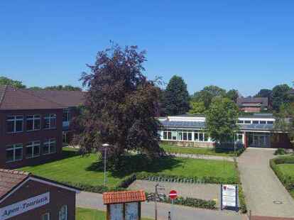 Das Schulzentrum in Apen: F&uuml;r die Sanierung der Toilettenanlage erh&auml;lt die Gemeinde einen Zuschuss aus Hannover.