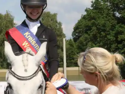 Celina Schmidt aus Moorriem