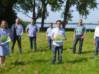 Laden ins Maislabyrinth ein: Ina Schuler (Marketing Bad Zwischenahner Touristik GmBH), Carsten Metz (Vorstand Gewerbe- und Handelsverein), Christian Breitinger (Vorstand Gewerbe- und Handelsverein), Carsten Meyer (Leitung Bauverwaltung), Hendrik Martin (&Ouml;ffentlichkeitsarbeit Social Media), Initiator Peter Beeken und B&uuml;rgermeister Dr. Arno Schilling.