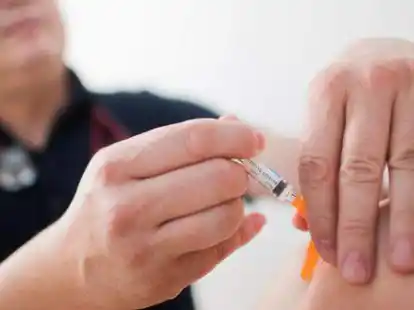 Die St&auml;ndige Impfkommission (Stiko) hat in der Pandemie keine generelle Impfempfehlung f&uuml;r gesunde Kinder und Jugendliche ab 12 Jahren ausgesprochen.