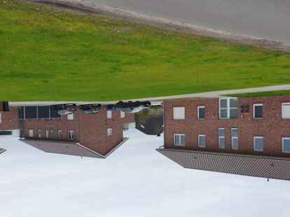 Sorgten f&uuml;r viel Diskussionsstoff: Die Mehrfamilienh&auml;user, die ein Investor mitten in einer Siedlung aus Ein- und Zweifamilienh&auml;usern am Augustfehner Tannenweg errichten lie&szlig;.