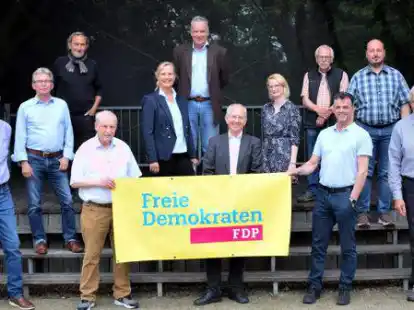 Die H&auml;lfte der Kandidaten tritt zum ersten Mal an. Harald Sch&ouml;ne (vordere Reihe, 2. von links) f&uuml;hrt die Liste an.