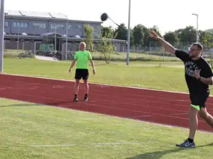 Schleuderball: Martin Kastenbein ist mit Elan bei der Sache.