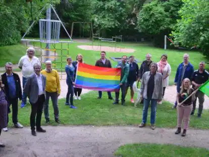 Mit einer Mischung aus erfahrenen Mitgliedern und Politikneulingen mit frischen Ideen m&ouml;chte der Ortsverband  B&uuml;ndnis 90/Die Gr&uuml;nen in Berne (die sieben Kandidaten links, Lemwerder rechts) im Kommunalwahlkampf punkten.