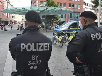 In W&uuml;rzburg kam es am Freitag zu einem Messerangriff, bei dem mehrere Frauen get&ouml;tet wurden. Einige Fragen sind noch immer offen.