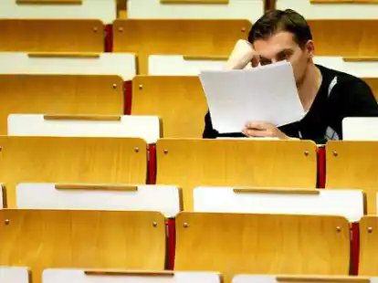 Studenten sind in der Corona-Pandemie h&auml;ufig r&auml;umlich und sozial isoliert: Hinzu kommen oft finanzielle Probleme.