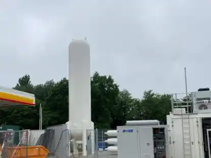 Fast bereit f&uuml;r die Inbetriebnahme: An der Cloppenburger Stra&szlig;e entsteht Oldenburgs erste Wasserstofftankstelle.