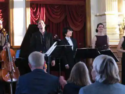 Schlussapplaus: Das Publikum im Oldenburger Schloss-Saal war vom Aris Quartett mit Kit Armstrong begeistert.