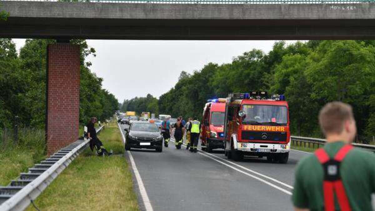 Schwerer Unfall Auf Der B210 Bei Jever