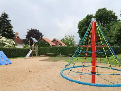 K&uuml;rzlich mit neuen Ger&auml;ten ausgestattet: Der Spielplatz am Lohmanns Kamp in Ofen. Ein neues Konzept der Gemeinde soll f&uuml;r mehr Abwechslung auf den Spielpl&auml;tzen der Gemeinde sorgen.