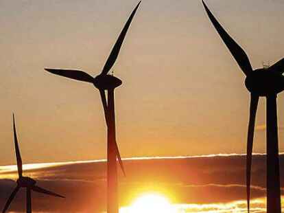 Der Druck wird gr&ouml;&szlig;er: Bislang gibt es in der Gemeinde Apen vier Windkraftanlagen (Symbolbild), die an der Kreisgrenze zu Uplengen stehen. In der n&auml;chsten Bau- und Planungsausschusssitzung geht es um zukunftsgerichtete planerische Grundlagen.