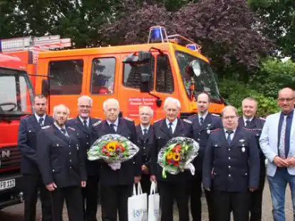 Freuten sich, dass die Jahresversammlung wieder stattfinden konnte: Markus Meyer, Ulrich Baumgartner, J&uuml;rgen Scheel, Hans-Georg Addicks, Andre Hoffbuhr, Adolf Jan&szlig;en, Olaf Niehus, Eike Bergel, Ingo Riediger, Lars Krause