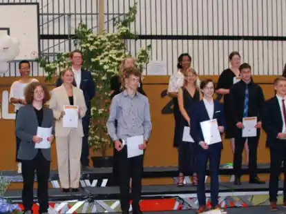 Besonders geehrt: 17 Auszeichnungen f&uuml;r Sch&uuml;lerinnen und Sch&uuml;ler am GZE gab es f&uuml;r herausragende schulische Leistungen und hohes soziales Engagement f&uuml;r die Schulgemeinschaft.