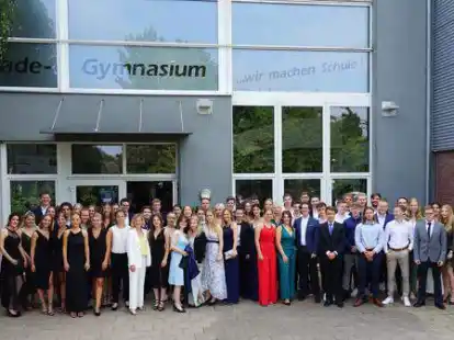 Sie haben es geschafft: 61 Sch&uuml;lerinnen und Sch&uuml;ler des Jade-Gymnasiums konnten am Freitag ihr Abiturzeugnis entgegennehmen.