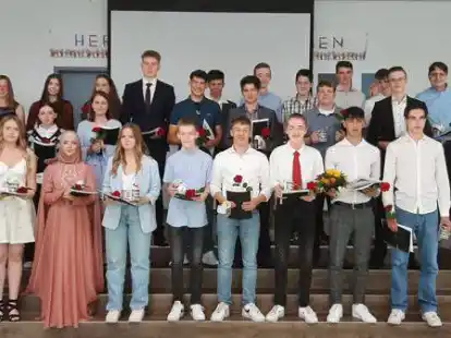 Abschlussfeier an der GOBS Friedrichsfehn: Die Absolventen der Klasse 10b erhielten ihre Zeugnisse.