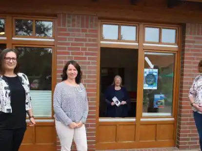 Bringen Beratungsangebote dorthin, wo die Eltern t&auml;glich sind (von links): Morena Stillke-Boguslawski (Kinderschutzbund), Stefanie Haak (kvhs Ammerland), Andrea Voermann (Kinderschutzbund) und Kita-Leiterin Kerstin Kreikenbohm.