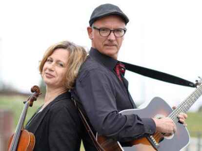 Domi Wempe und Oliver Morawietz sind die Hunky Dories. Das Nordenhamer Musikduo spielt zum Auftakt des St&ouml;rtebeker-Open-Airs an diesem Sonnabend.