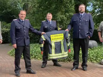 Bei der Ernennung (von links): B&uuml;rgermeister Thorsten Schmidtke, Rainer Hesselmann, Gemeindebrandmeister Thorsten Schnitger, stellvertretender Gemeindebrandmeister Kevin Engler und Ordnungsamtsleiterin Frauke Asche