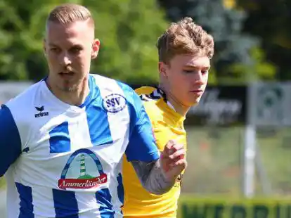 Dreimal im Einsatz: Bastians Schaffer (am Ball) und der SSV Jeddeloh. In der 53acht-Arena gab es am Samstagvormittag eine 1:4-Niederlage gegen den VfL Oldenburg.