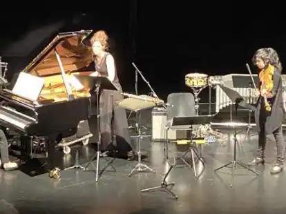 Unterhielten mit eindrucksvoller Interpretation: Patricia Martins (Klavier), Delphine Roche (Fl&ouml;te) und Alice Vaz (Viola).