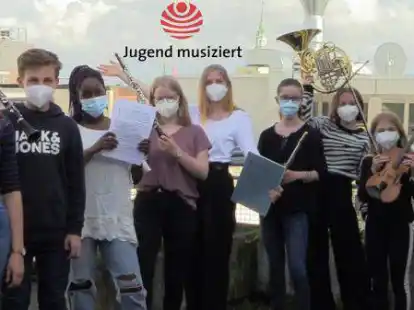 Beim diesj&auml;hrigen &bdquo;Jugend musiziert&ldquo;-Bundeswettbewerb haben (von links) Selma Rahel Campe, Johannes Kleffner, JOYce Maliza Huntemann, Marieke Pieper, Pauline Speck, Melina Schubmann, Caroline Renz, Clara-Sophie Kleffner und Arne Dunkhase die Oldenburger Farben vertreten. Sie freuen sich, dass Oldenburg 2022 das Bundesfinale ausrichtet.