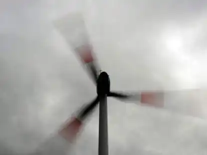 F&uuml;r viel Wind sorgt auch in der Gemeinde Apen die Diskussion, wo neue Windr&auml;der (Symbolbild) entstehen sollen: Inzwischen hat sich auch eine B&uuml;rgerinitiative gebildet.