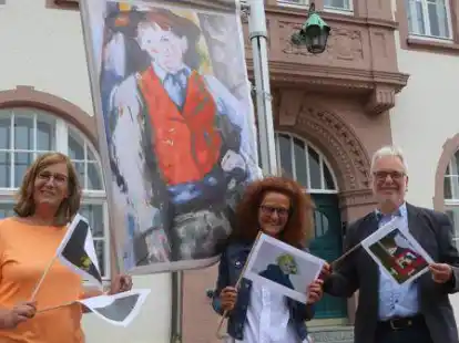 Jane Agena, Doris Becker und Hans-Heinrich Berends vom Nordenhamer Kunstverein wollen mit ihrer neuen Aktion Flagge zeigen.