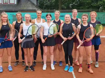 Schlagen in der kommenden Sommer-Saison in der Nordliga auf: die Spielerinnen des SVE Wiefelstede.