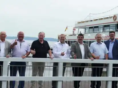 Treten f&uuml;r &bdquo;Die Zwischenahner&ldquo; an (v.l.): Diethard Dehnert, Jan Hullmann, Wolfgang Mrotzek, Sven Winter, Peter Molitor, Achim Schr&ouml;der und Dirk-Jan F. Warmerdam.