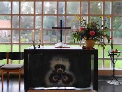 Blick auf den Altar in der Kapelle Nordloh: Hier stellen sich n&auml;chsten Sonntag die Konfirmanden aus Nordloh, Tange und Godensholt vor.