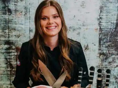 Hat ihre Ausbildung zum Fleischersommelier erfolgreich absolviert: Emma Bley f&uuml;hrt die Familientradition des Edewechter Betriebs weiter. Ihr n&auml;chster Schritt ist ein Studium zur Fleischtechnikerin.