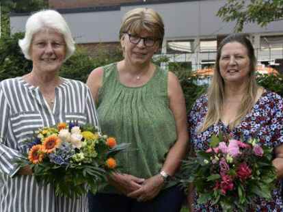 Anke Koopmann (von links) wurde von Edda B&ouml;ning nach 32 Jahren aus ihrem Amt verabschiedet: Petra Lohmann tritt ihre Nachfolge an.
