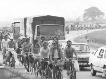 13. &ndash; 16. Juni 1976: Mit einer viert&auml;gigen Fahrraddemonstration nach Hannover mit 1500 Hochschulangeh&ouml;rigen wurde gegen die Reduzierungspl&auml;ne der Landesregierung zum Ausbau der Universit&auml;t auf 5700 Studienpl&auml;tze demonstriert. Sp&auml;ter wurden die Zielzahlen auf 6800 fl&auml;chenbezogene Studienpl&auml;tze bis 1985 festgesetzt.