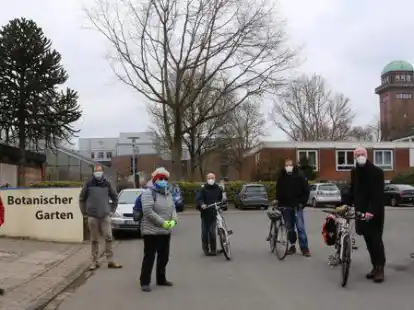 Fordern die Tunnelverbindung f&uuml;r Radfahrer vom Philosophenweg zur Alten Fleiwa (von links):   Antje R&uuml;hmann, Dirk Albach (Botanischer Garten), Ulla Meyer, J&ouml;rg Meier (VCD), Wolf Wiegand (ADFD), Klaas Br&uuml;mann, Heinrich Book (ADFC)
