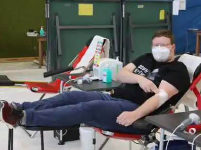 Bj&ouml;rn Vedde spendete bei der Aktion in Oldenbrok zum 10. Mal sein Blut.