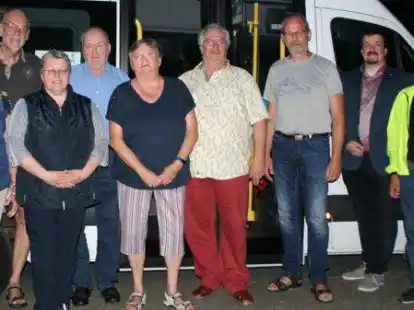 Zum Vorstand des Vereins B&uuml;rgerbus Stadland geh&ouml;ren Edith Kahnt-Ralle, J&uuml;rgen Janssen, Doris Schulz, Addi Schulz, Monika Hirdes, Paul Eugen Schumann, Frieder Bunjes, Torben Hafeneger und Uwe Leemhuis. Es fehlen Carsten Hayen und Kurt W&auml;hler.