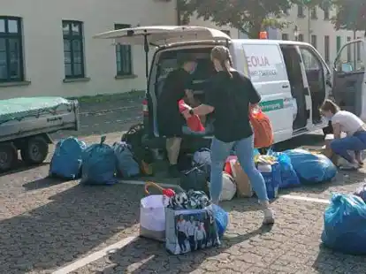 Spontane Aktion: &Uuml;ber Instagram hatte die Oldenburgerin Ulrike Hempen einen Aufruf gestartet und Spenden am Pferdemarkt eingesammelt.