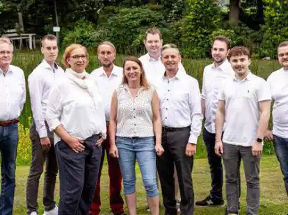 Wollen f&uuml;r die FDP in den Gemeinderat einziehen: (v.li.) Rolf Kaptein, Justin Bathke, Insa Kahle, Heiner Oellien, Martina Kayser, Andre B&uuml;sing, Ralf Krallmann, Thies Engelbarts, Lukas Bockmeyer und Dennis Kruse. Es fehlen Jan Haak und Martin Scholz.