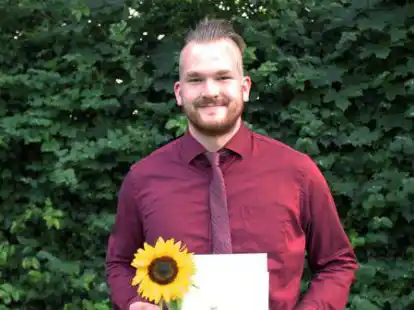 Hauke Knutzen aus Rastede darf sich jetzt &bdquo;Bachelor Professional in Wirtschaft&ldquo; nennen.