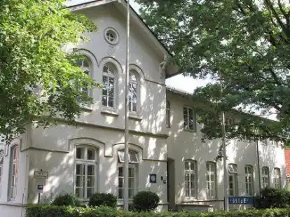 <p>        Stehen leer und zum Verkauf: die sanierungsbed&uuml;rften ehemaligen Polizeigeb&auml;ude an der &bdquo;Herrlichkeit&ldquo; in Wildeshausen.        Christoph Koopmeiners             </p>