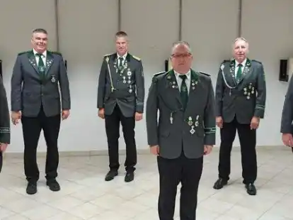 <p>        Der Vorstand des Sch&uuml;tzenvereins Gristede        BILD: Privat             </p>