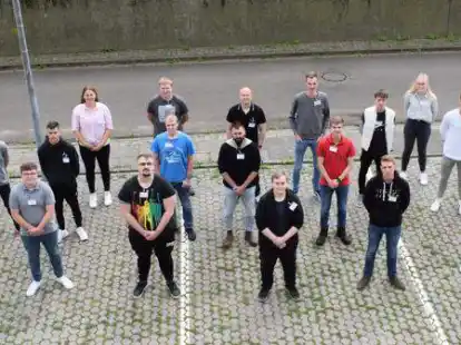 <p>        19 junge Frauen und M&auml;nner begannen beim Braker Hafenbetrieb J. M&uuml;ller im August ihre Ausbildung.        J. M&uuml;ller             </p>